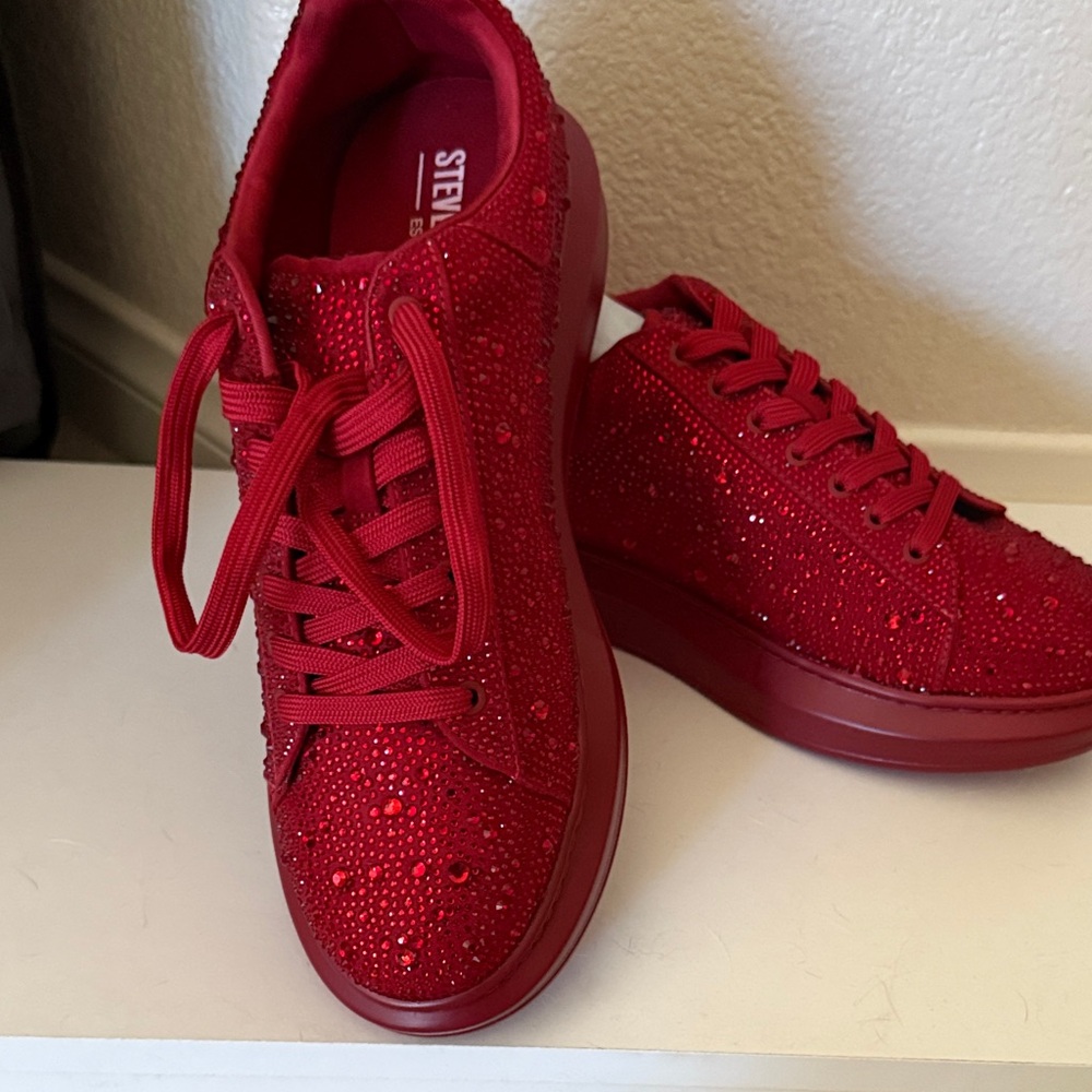 Elegant Red mens Steve Madden Icebox Sneakers size 10 m new w box - Picture 2 of 9